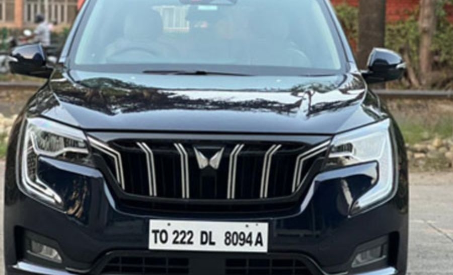 Mahindra XUV700 AX7 Luxury AWD AT Dsl